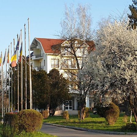 Hotel Everest Тыргу-Муреш Экстерьер фото